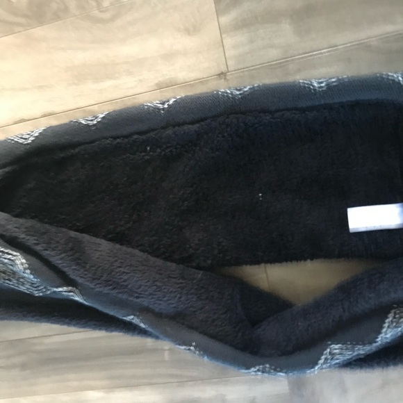 Ivivva by Lululemon Infinity Scarf - Picture 4 of 5